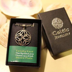 Celtic Trinity Knot, Round Pendant Necklace & Chain, Silver Plated, Mens.